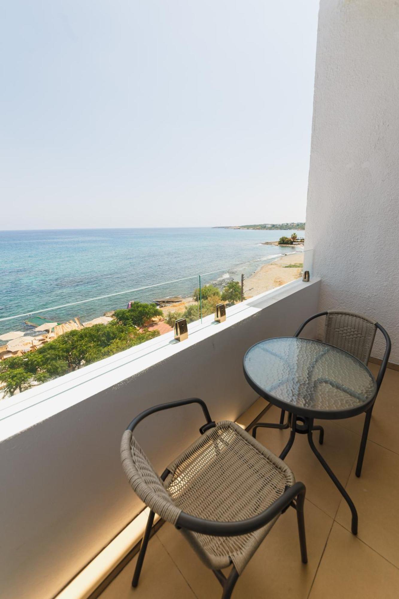 Hotel Azure Bay à Ayvaryara Extérieur photo