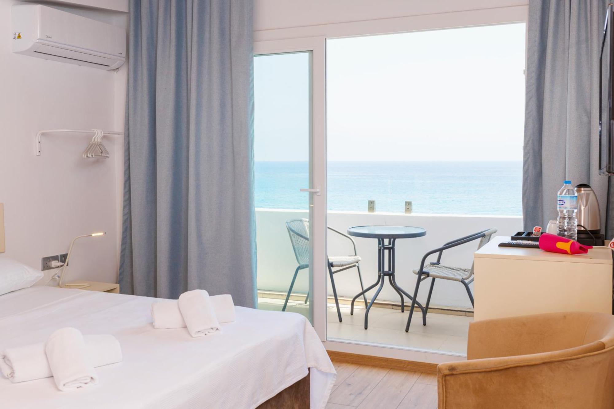 Hotel Azure Bay à Ayvaryara Extérieur photo