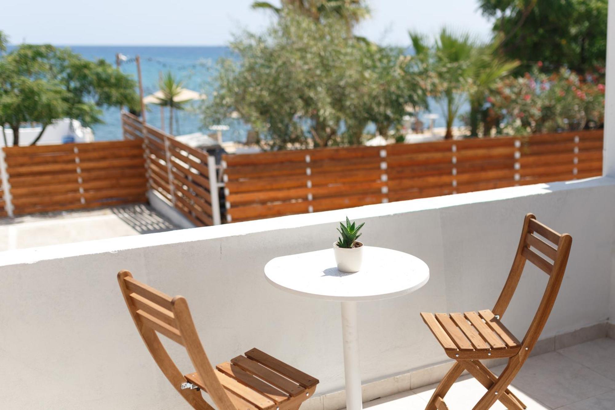 Hotel Azure Bay à Ayvaryara Extérieur photo