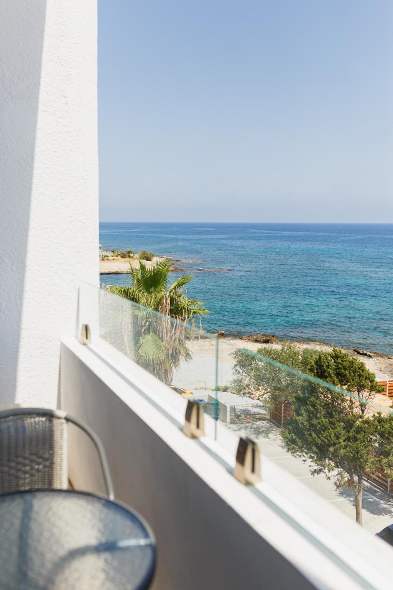 Hotel Azure Bay à Ayvaryara Extérieur photo