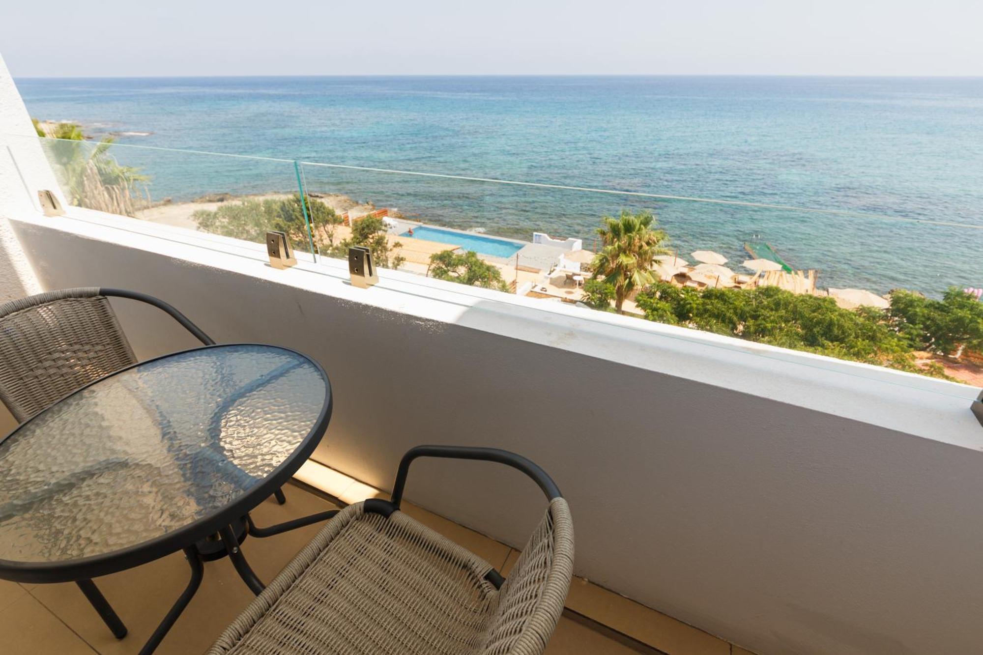 Hotel Azure Bay à Ayvaryara Extérieur photo