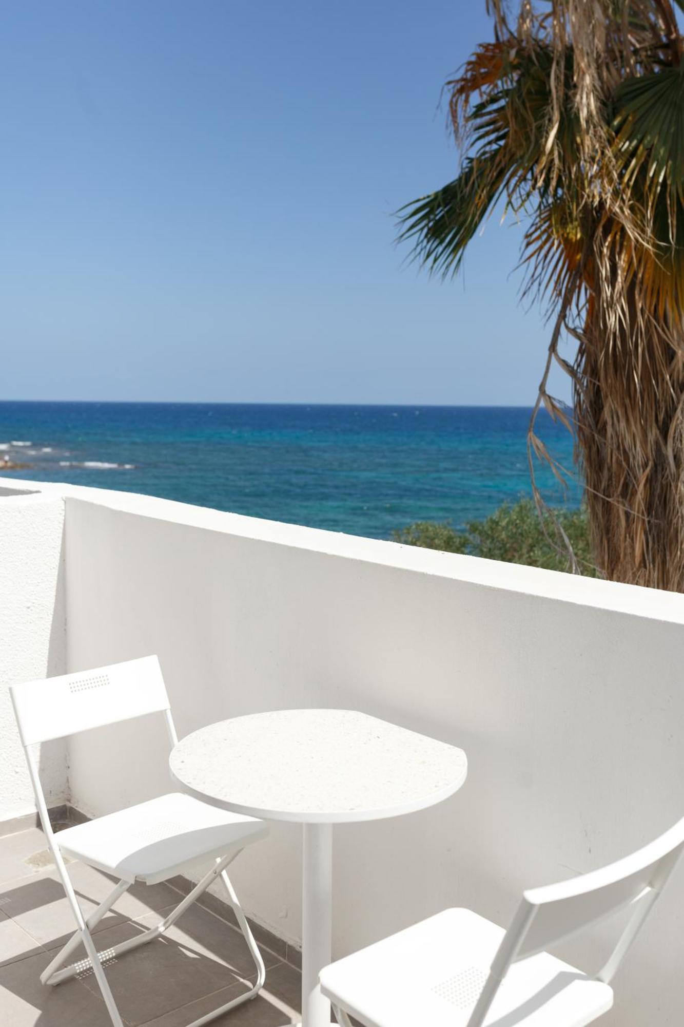 Hotel Azure Bay à Ayvaryara Extérieur photo