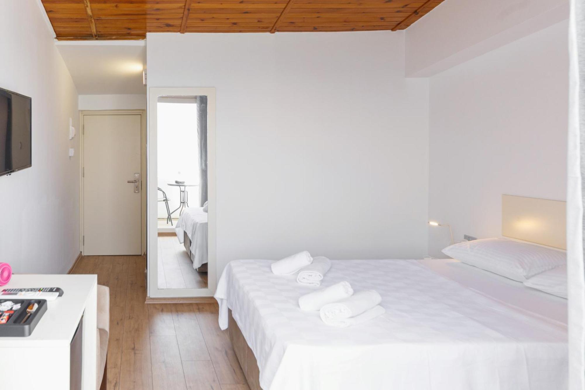 Hotel Azure Bay à Ayvaryara Extérieur photo