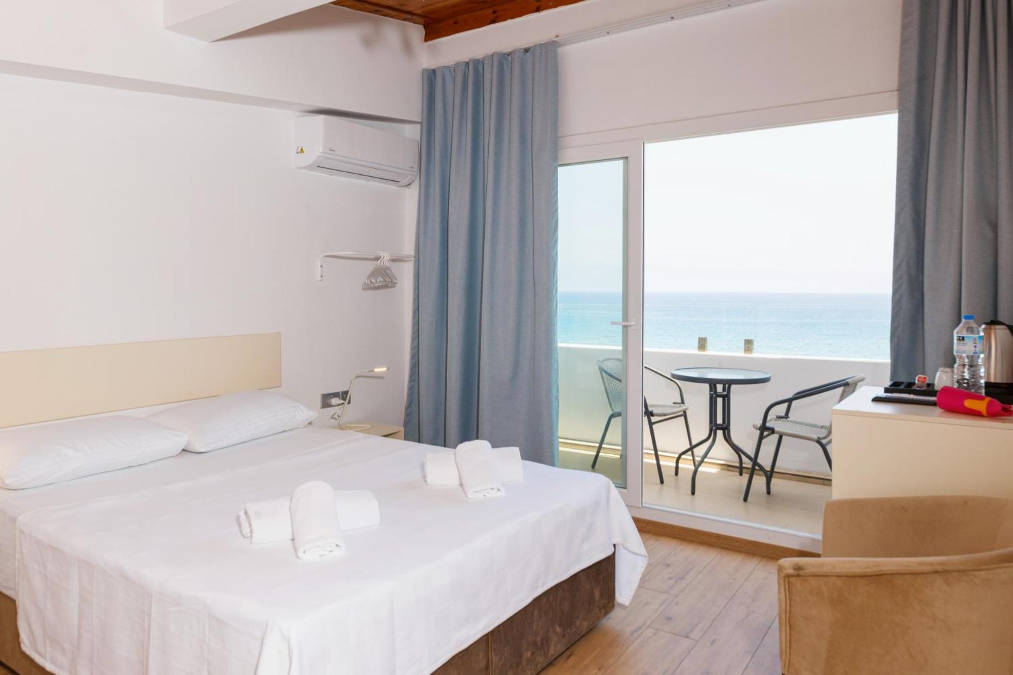 Hotel Azure Bay à Ayvaryara Extérieur photo