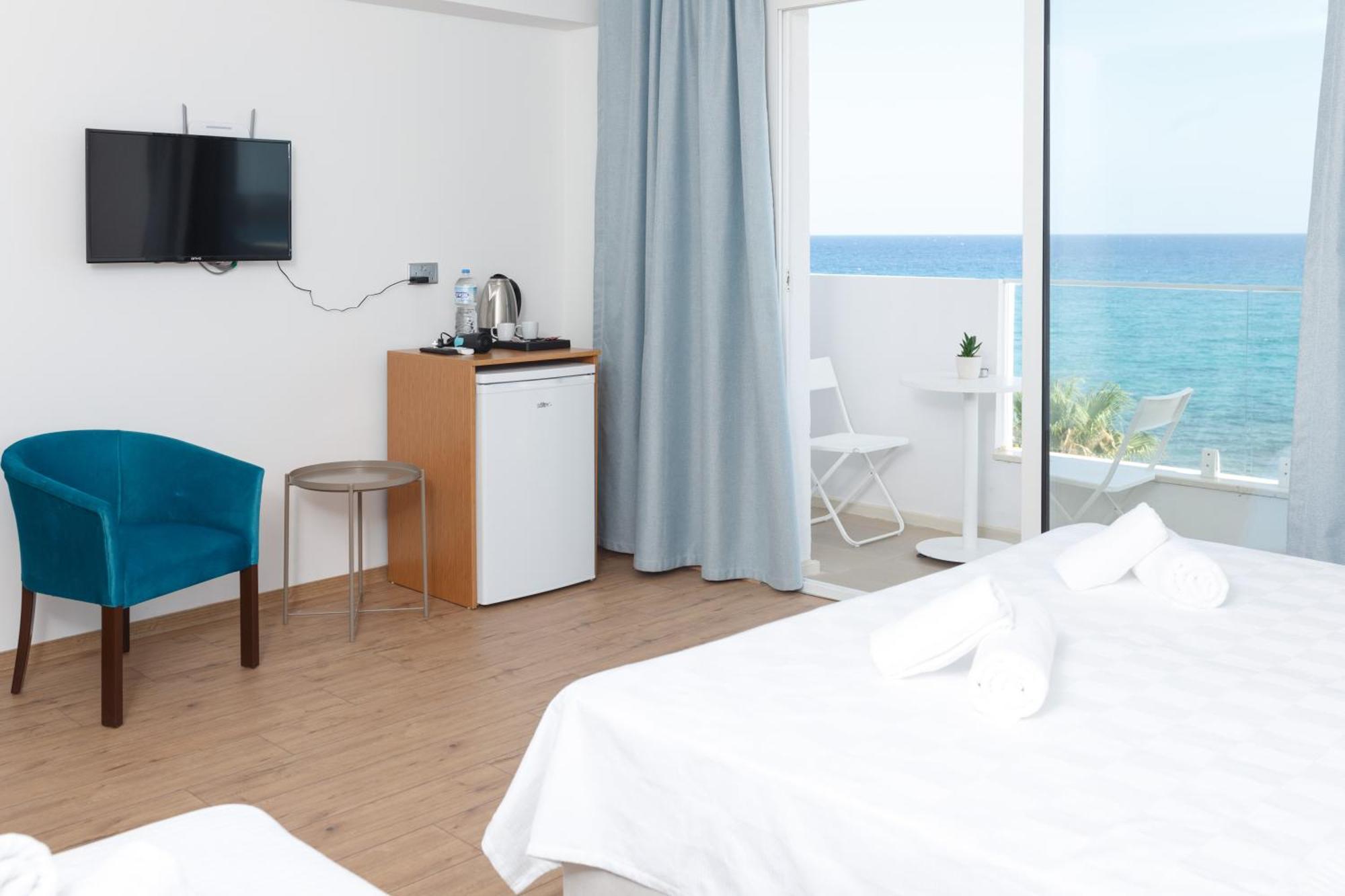 Hotel Azure Bay à Ayvaryara Extérieur photo