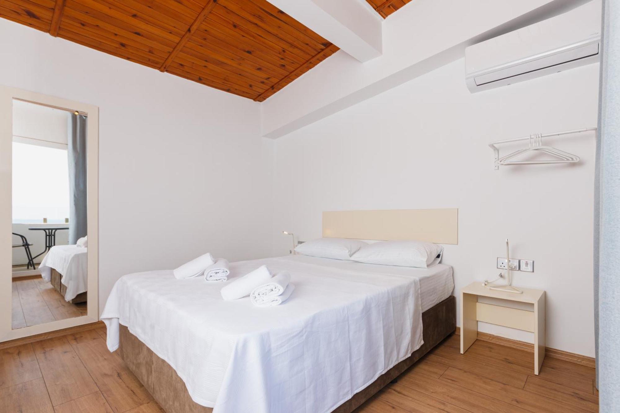 Hotel Azure Bay à Ayvaryara Extérieur photo