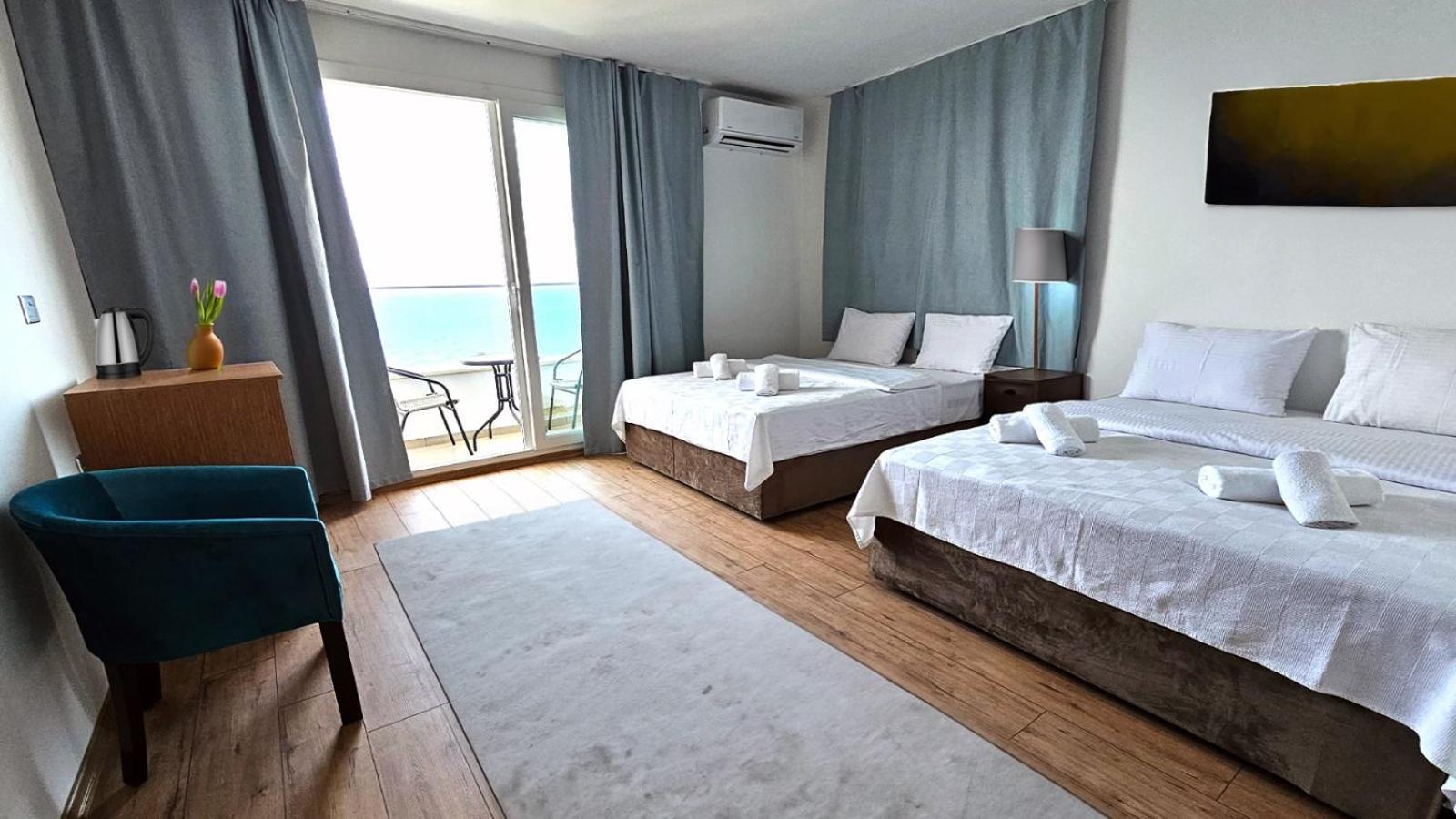 Hotel Azure Bay à Ayvaryara Extérieur photo