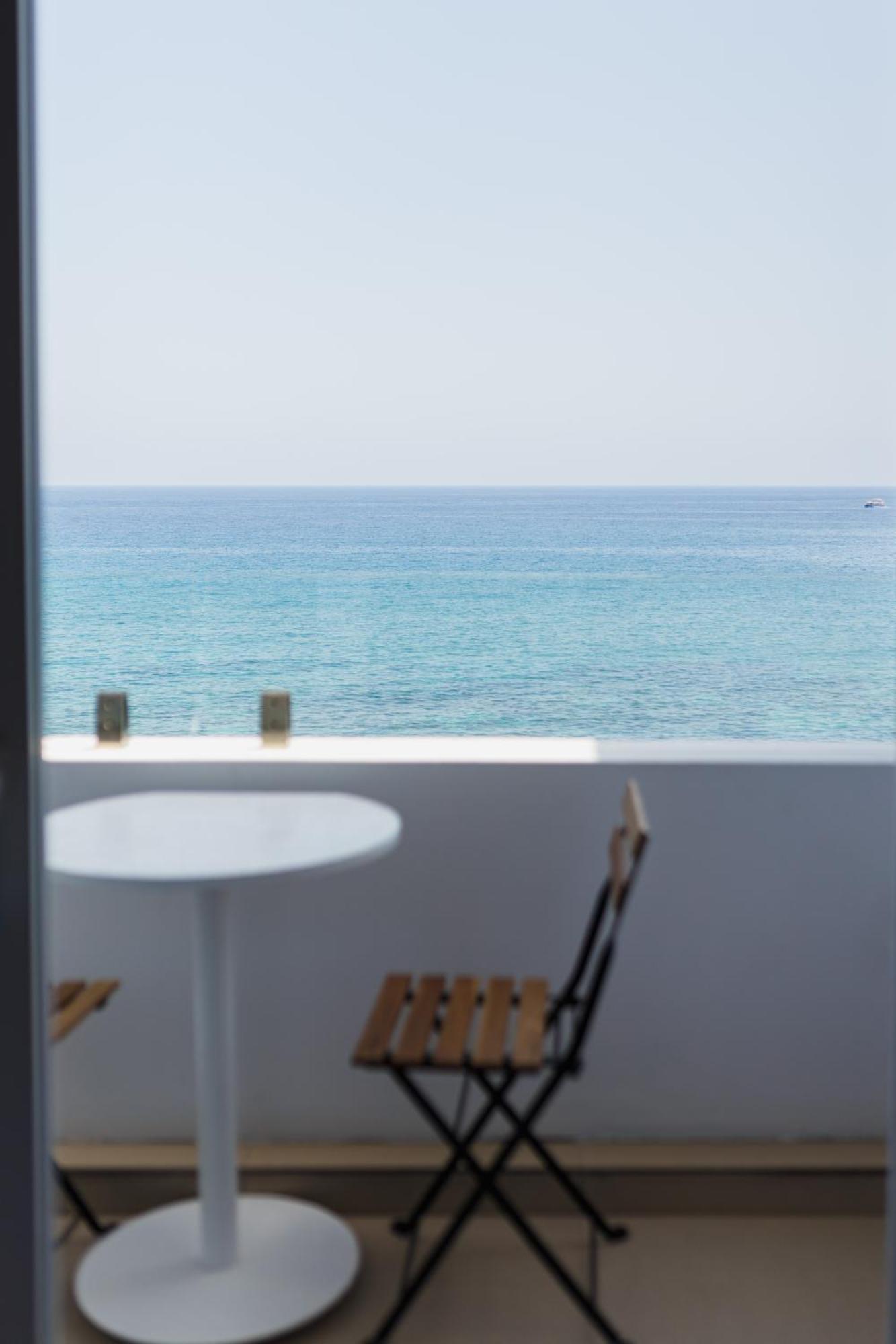 Hotel Azure Bay à Ayvaryara Extérieur photo