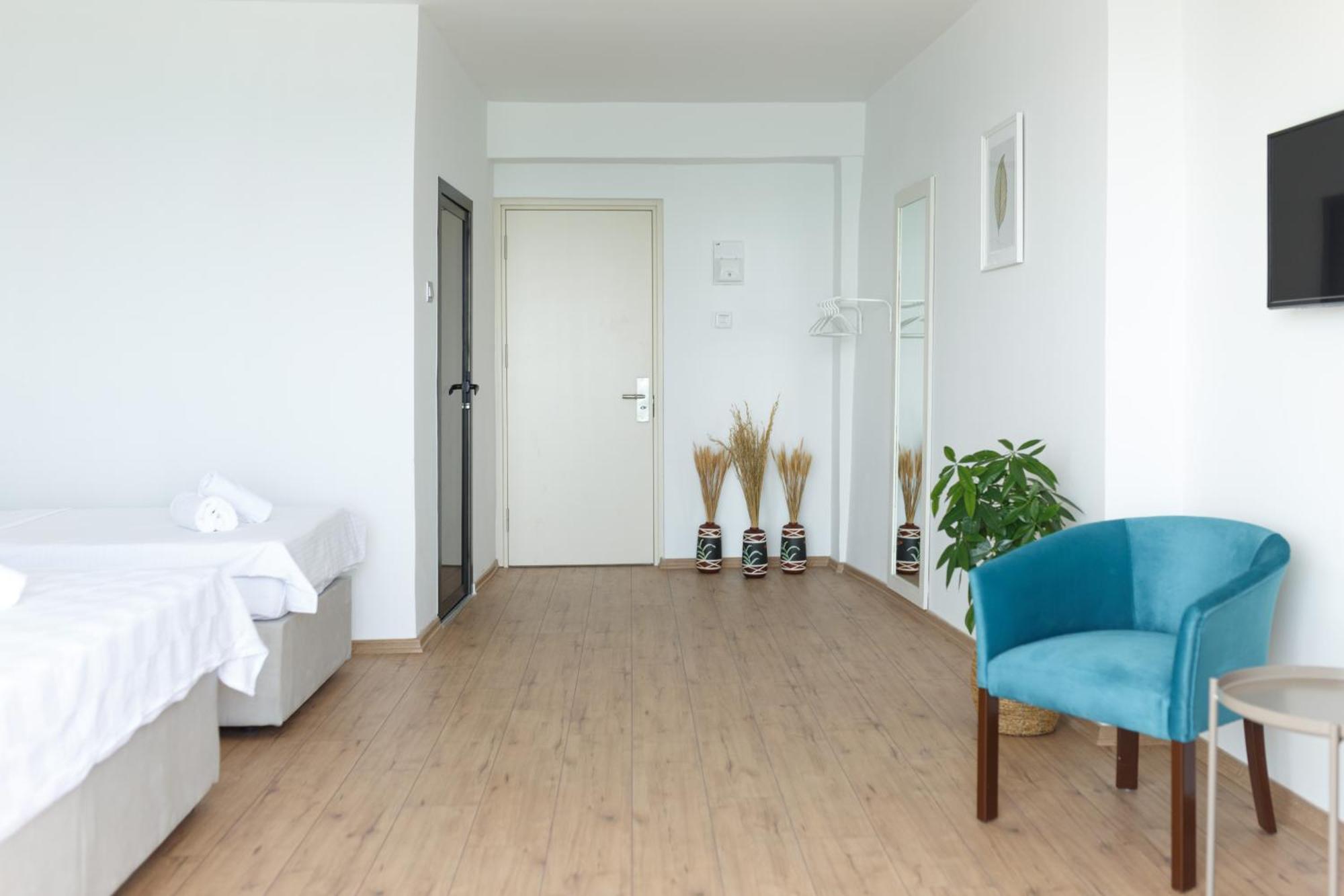 Hotel Azure Bay à Ayvaryara Extérieur photo
