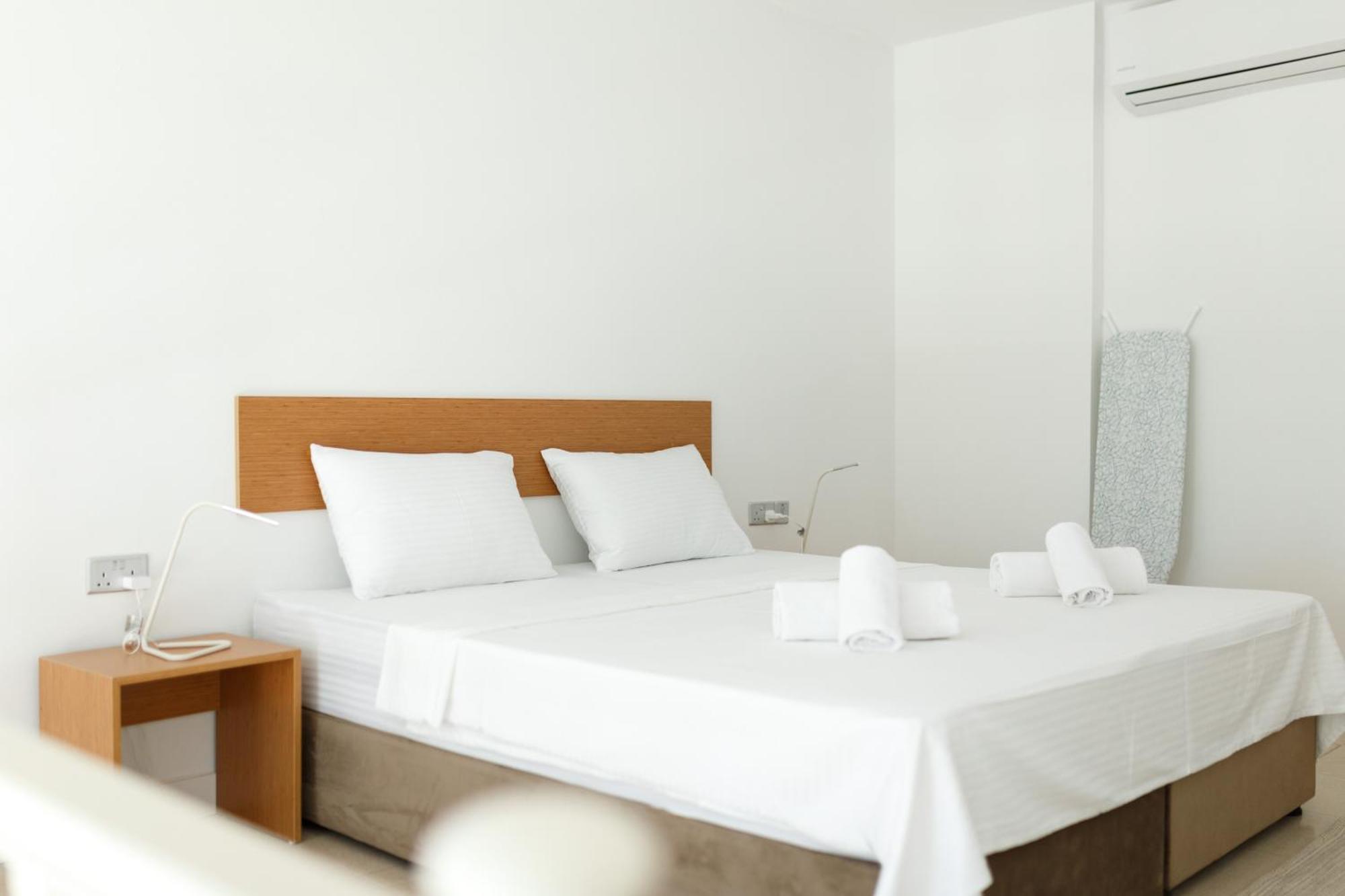 Hotel Azure Bay à Ayvaryara Extérieur photo