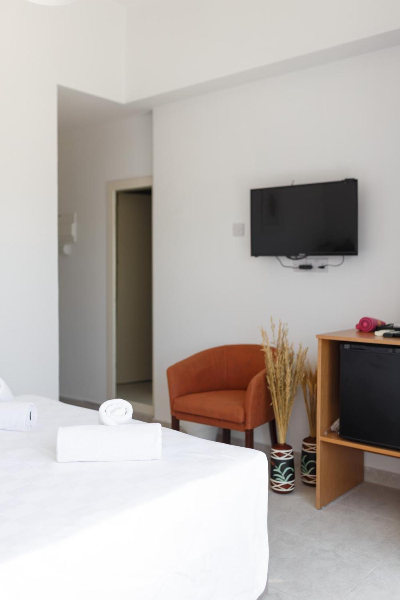 Hotel Azure Bay à Ayvaryara Extérieur photo