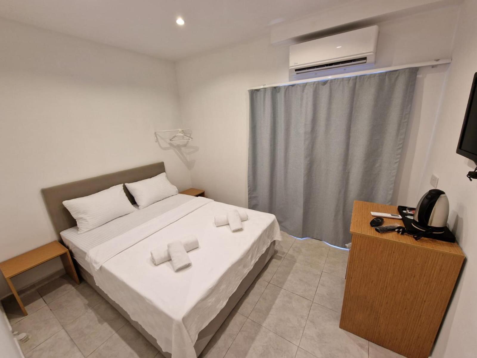 Hotel Azure Bay à Ayvaryara Extérieur photo
