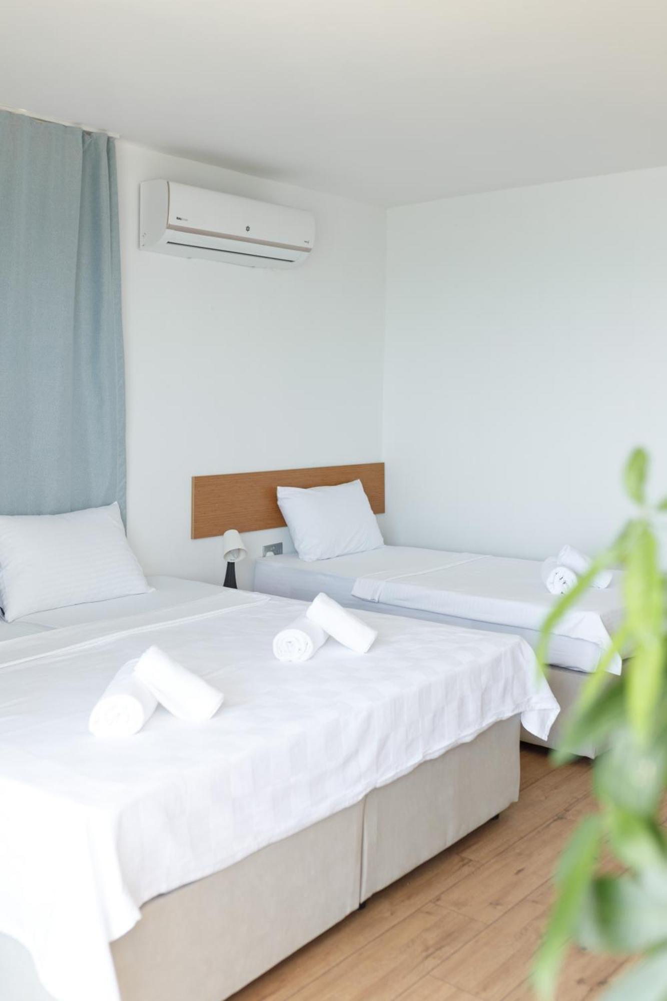 Hotel Azure Bay à Ayvaryara Extérieur photo