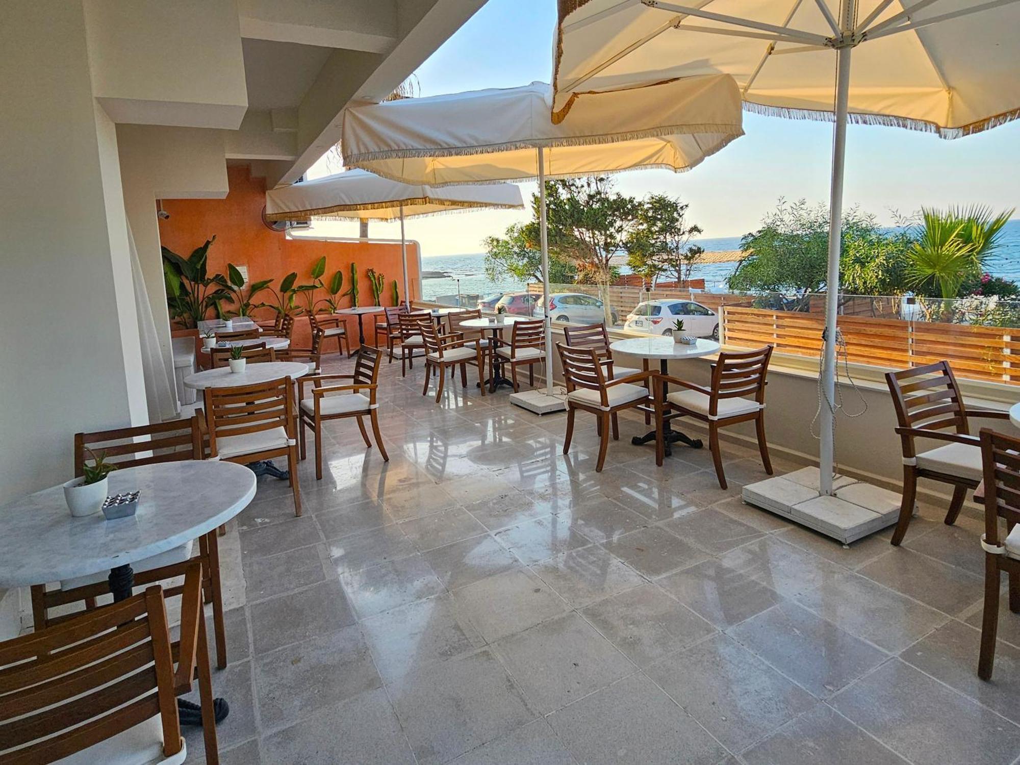 Hotel Azure Bay à Ayvaryara Extérieur photo